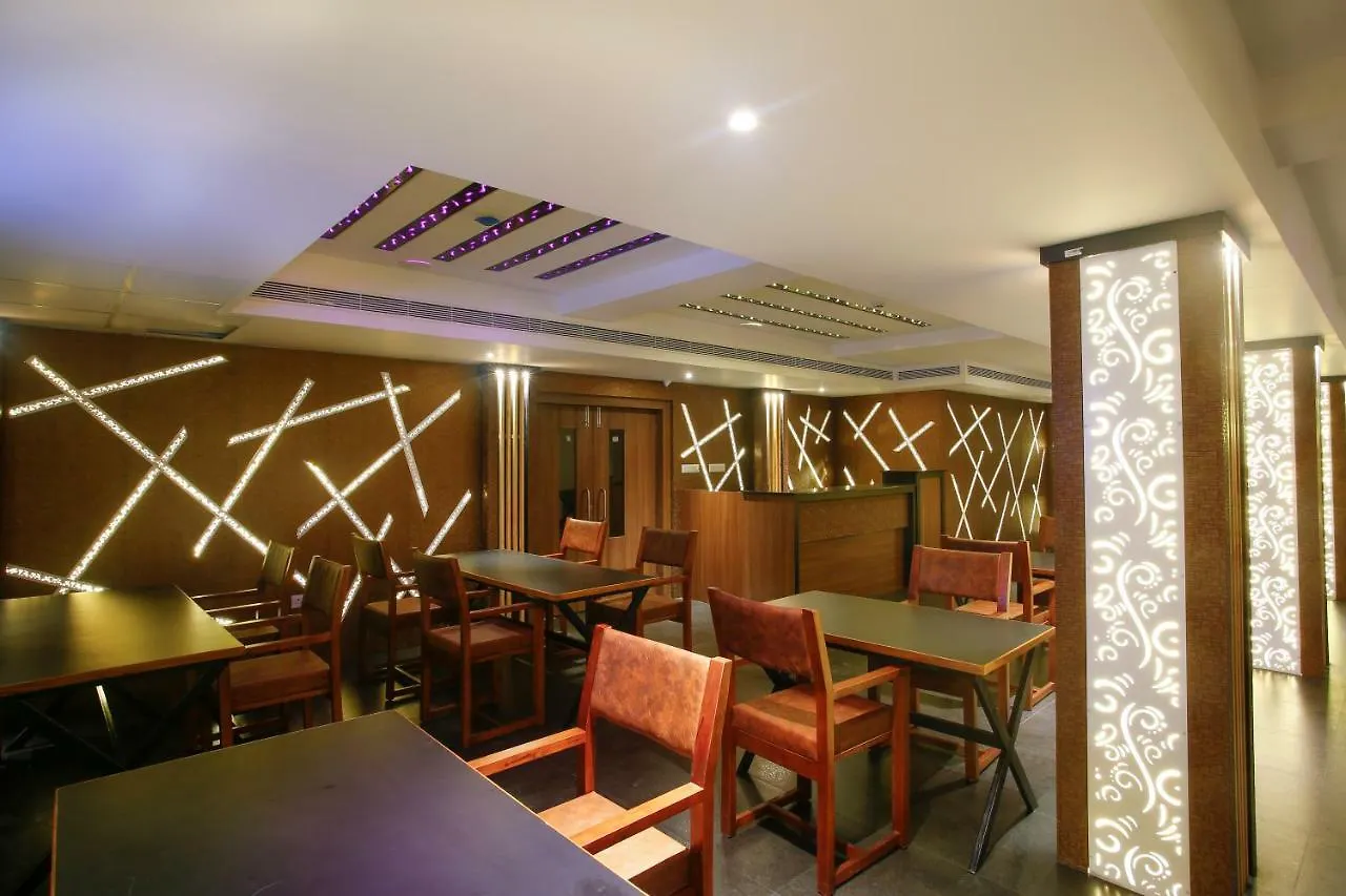 Hotel Navarathna Alwaye