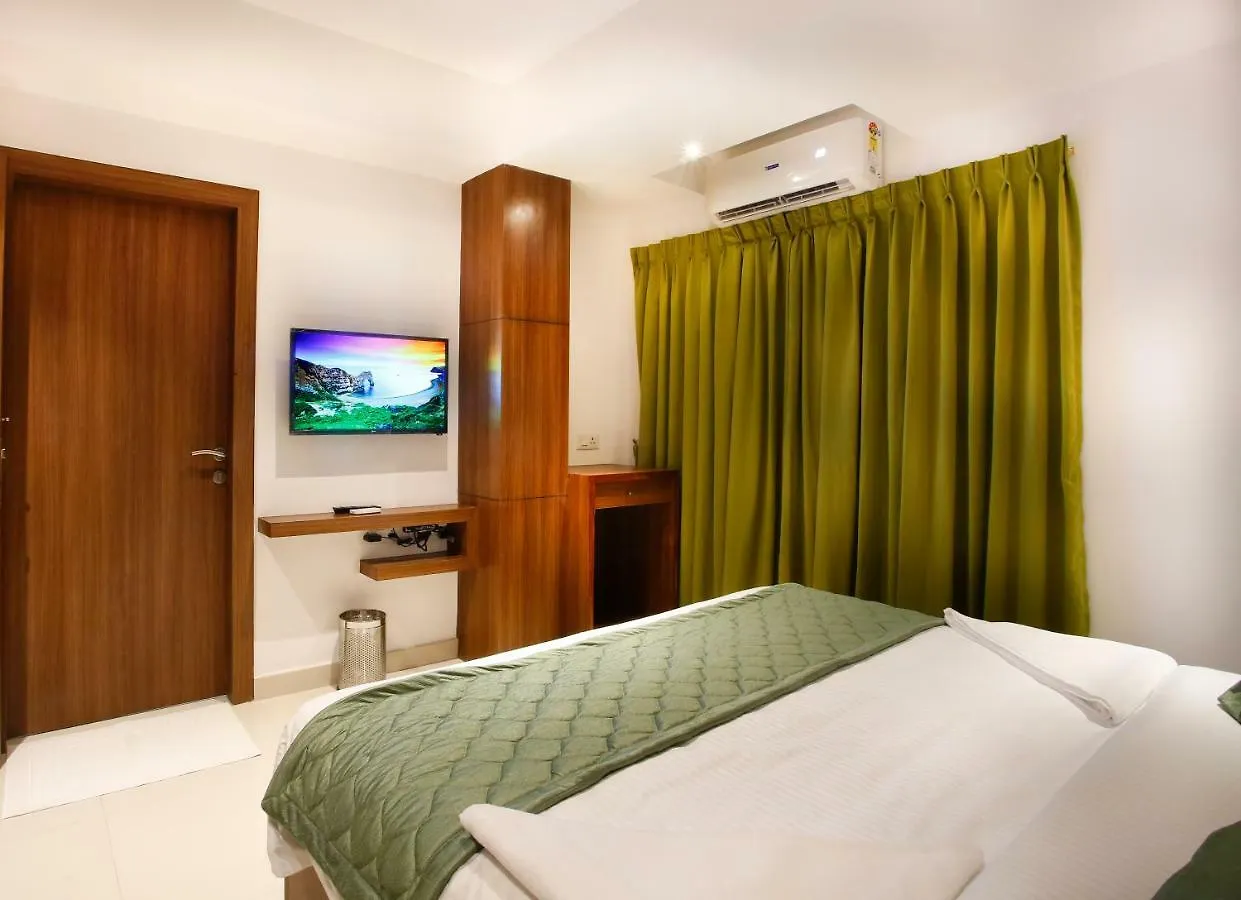 Hotel Navarathna Alwaye