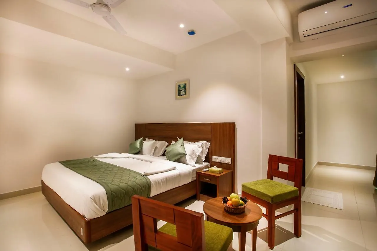 Hotel Navarathna Alwaye