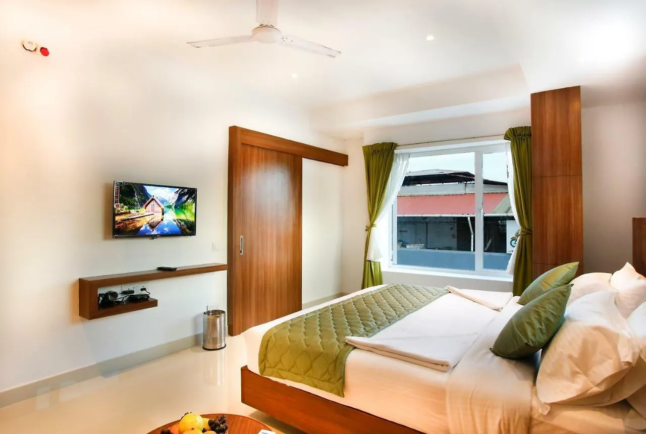 Hotel Navarathna Alwaye