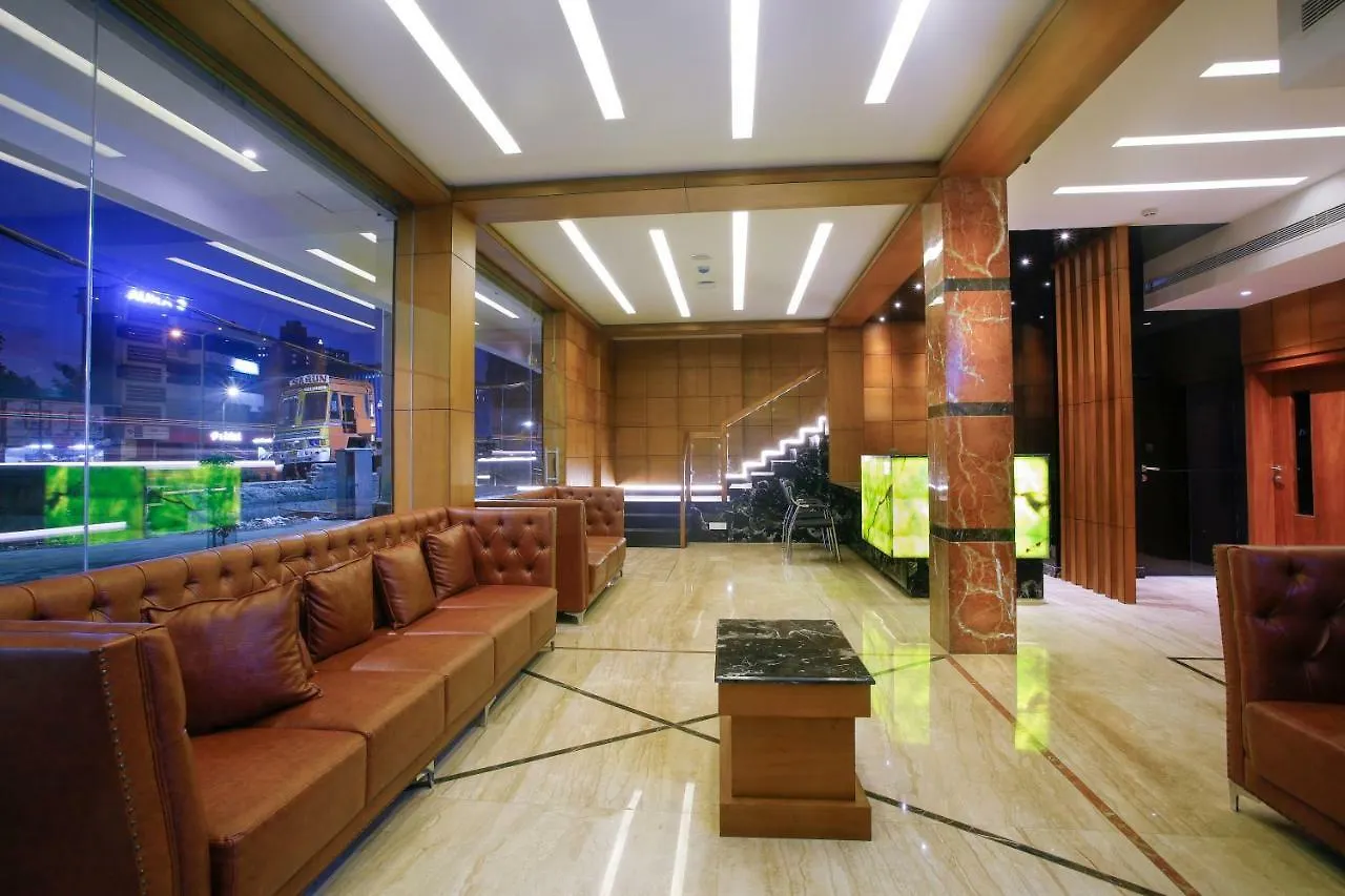 ****  Hotel Navarathna Alwaye Индия