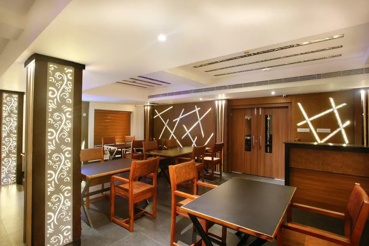 Hotel Navarathna Alwaye