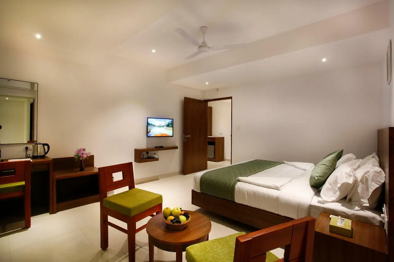 Hotel Navarathna Alwaye
