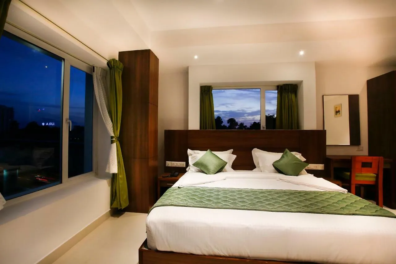 Hotel Navarathna Alwaye 4*,  Индия