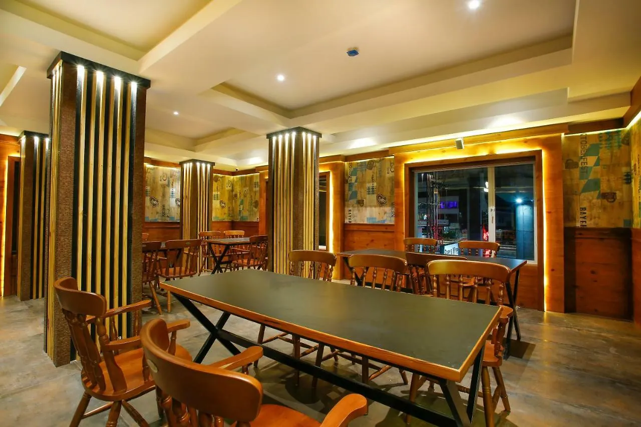 Hotel Navarathna Alwaye Индия