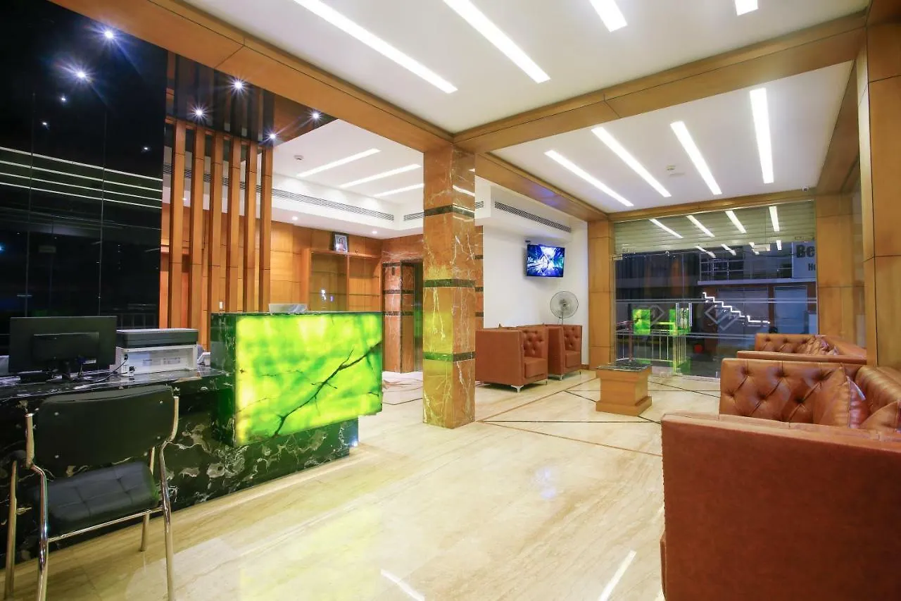 Hotel Navarathna Alwaye