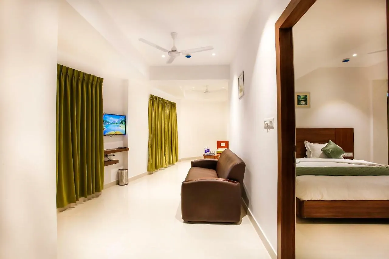 Hotel Navarathna Alwaye